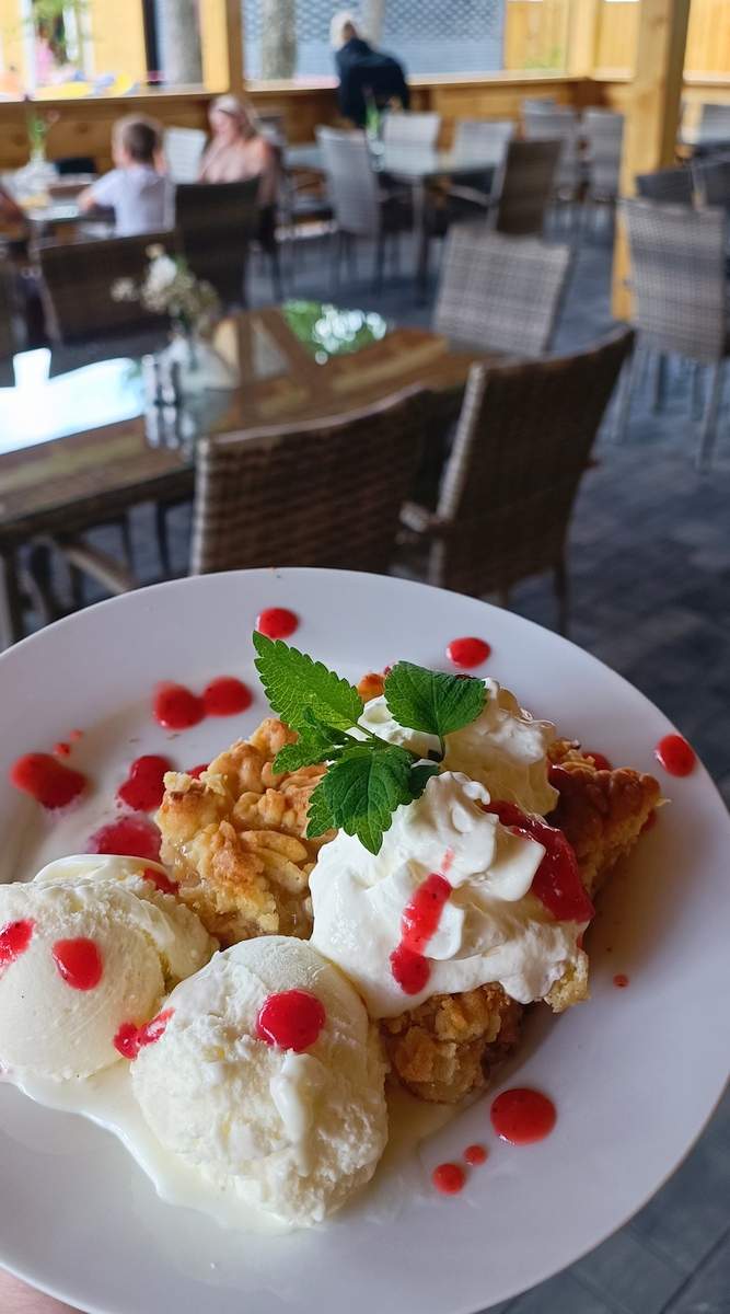 Smaczna kuchnia domowa w Ośrodku Uroczysko – dania regionalne i catering