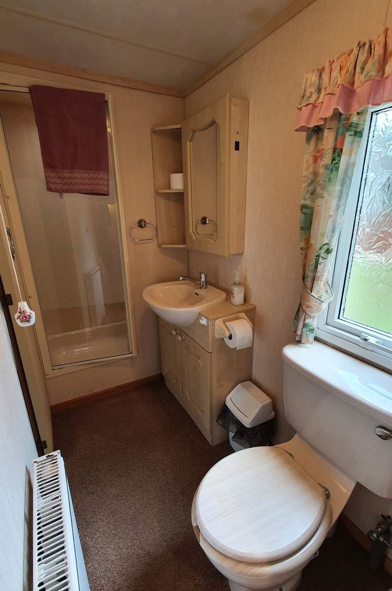 Komfortowy domek holenderski z klimatyzacją i tarasem – Ośrodek Uroczysko