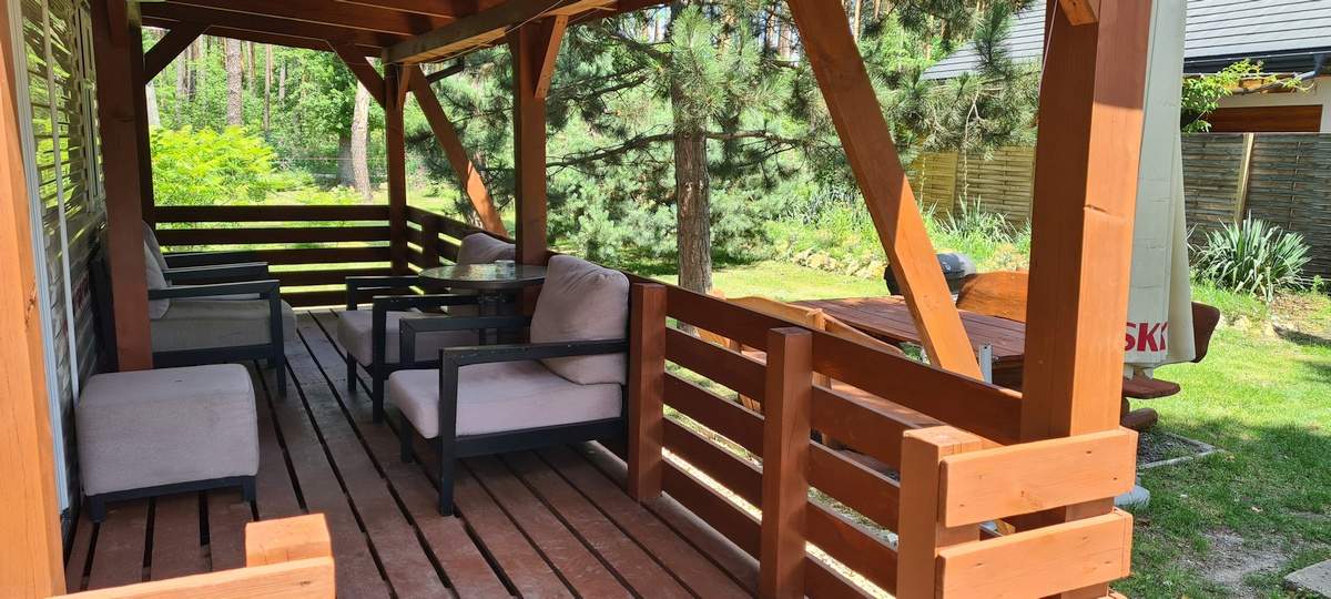 Komfortowy domek holenderski z klimatyzacją i tarasem – Ośrodek Uroczysko