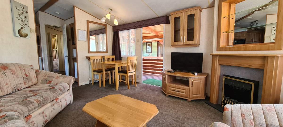 Komfortowy domek holenderski z klimatyzacją i tarasem – Ośrodek Uroczysko