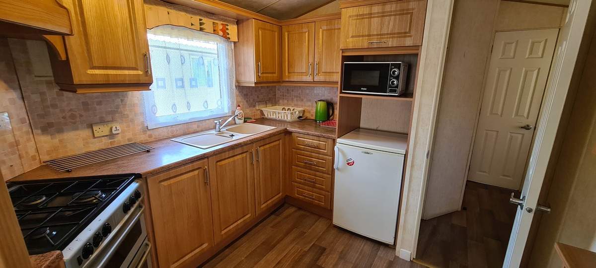 Komfortowy domek holenderski z klimatyzacją i tarasem – Ośrodek Uroczysko