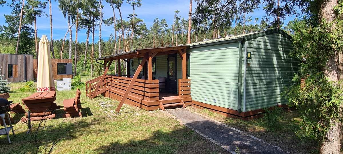 Komfortowy domek holenderski z klimatyzacją i tarasem – Ośrodek Uroczysko