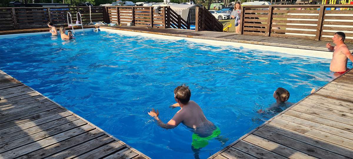 Ośrodek Uroczysko w Słopcu – malownicze położenie wśród lasów Gór Świętokrzyskich