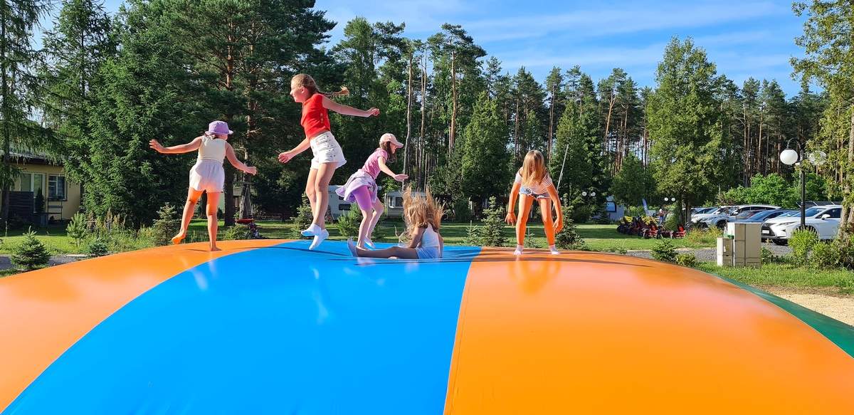 Ośrodek Uroczysko w Słopcu – malownicze położenie wśród lasów Gór Świętokrzyskich