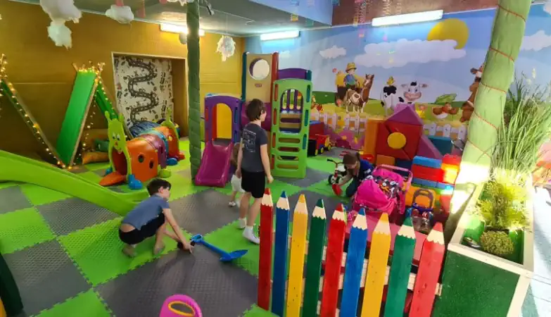 Bawialnia i plac zabaw - atrakcje dla dzieci w Uroczysku Borków